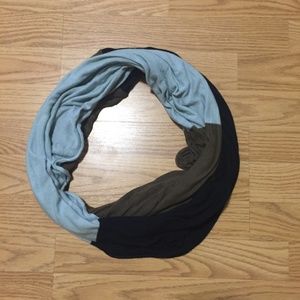 Color Blocked Infinity Scarf